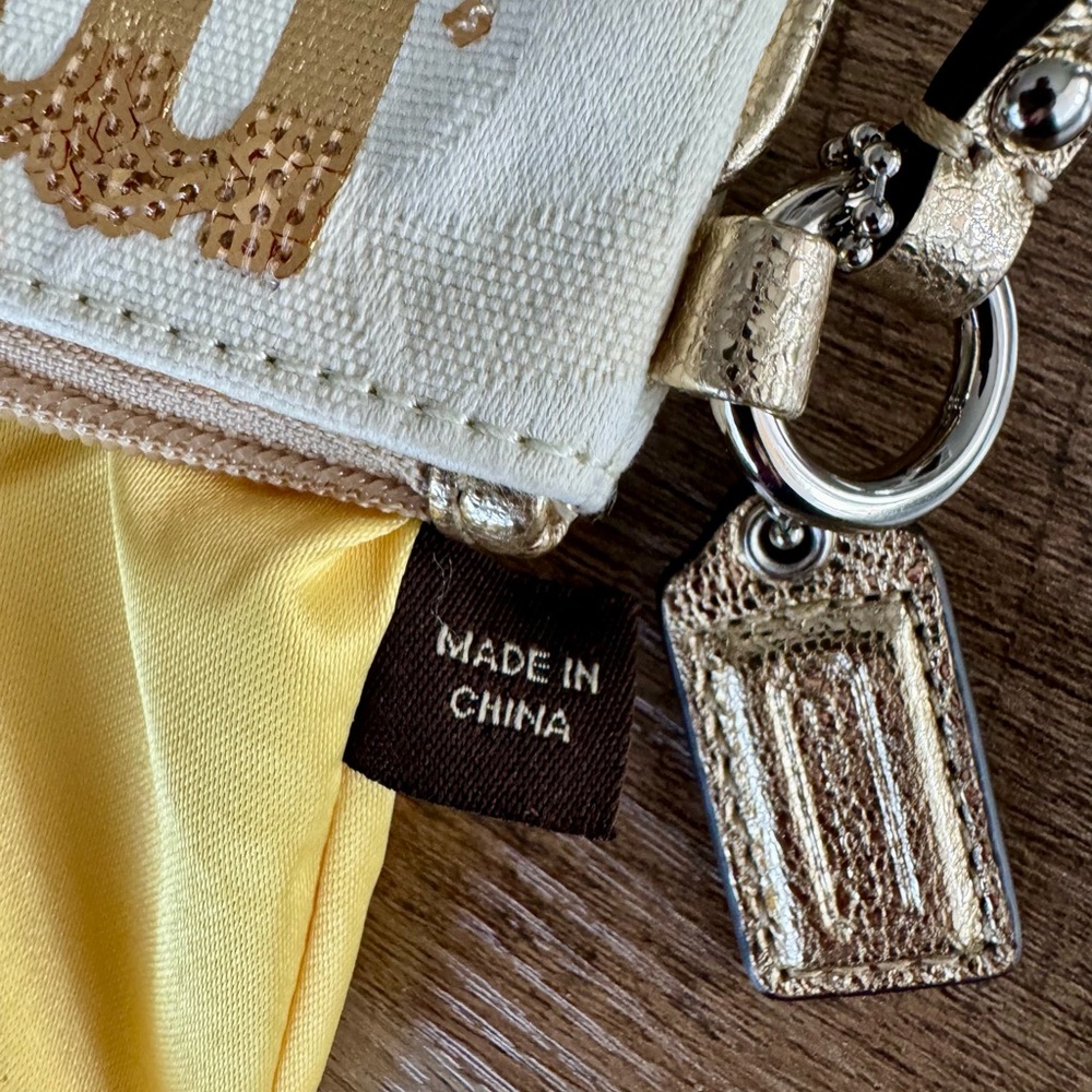 Coach Poppy “Made For Me By Coach” Large Wristlet Style 43776 - Picture 13 of 14